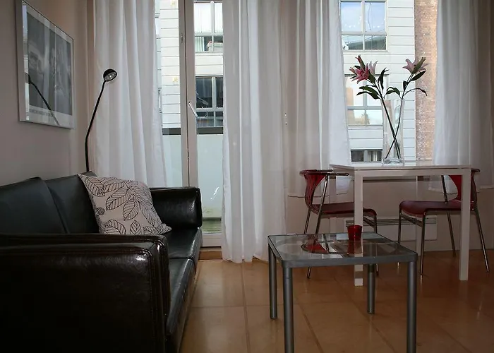 Daire Small - Centre